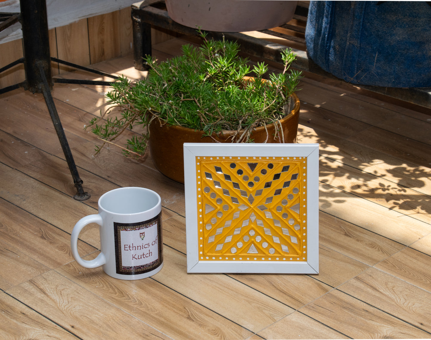 Traditional Kutch Handicraft Mud-Mirrorwork Lippan Kam Wall Art With Frame - Square (07 Inch x 07 Inch) - SKU : 0109