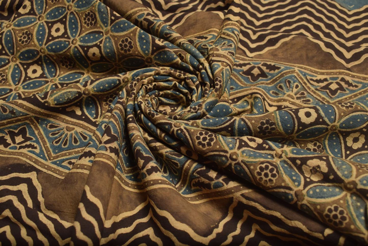 Ajrakh Cotton Natural Dye Hand Block Print Fabric    2.5 Mtr  Length  -  SKU : ID21901K