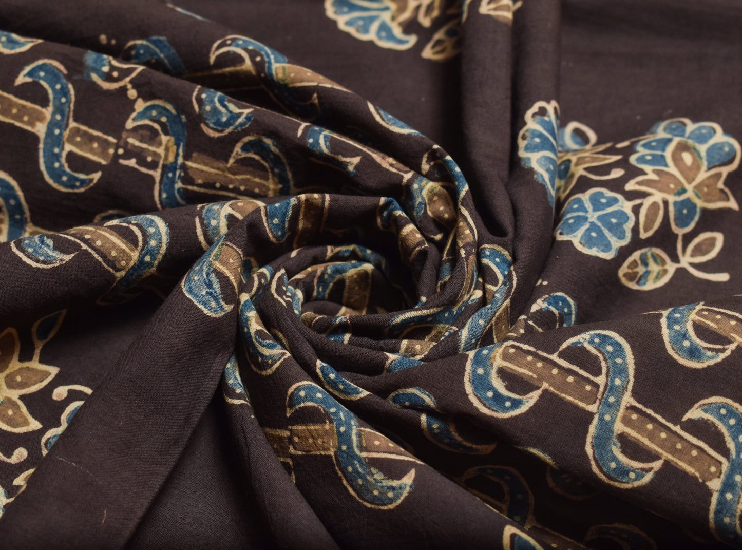 Ajrakh Cotton Natural Dye Hand Block Print Fabric    2.5 Mtr  Length  -  SKU : ID21901N